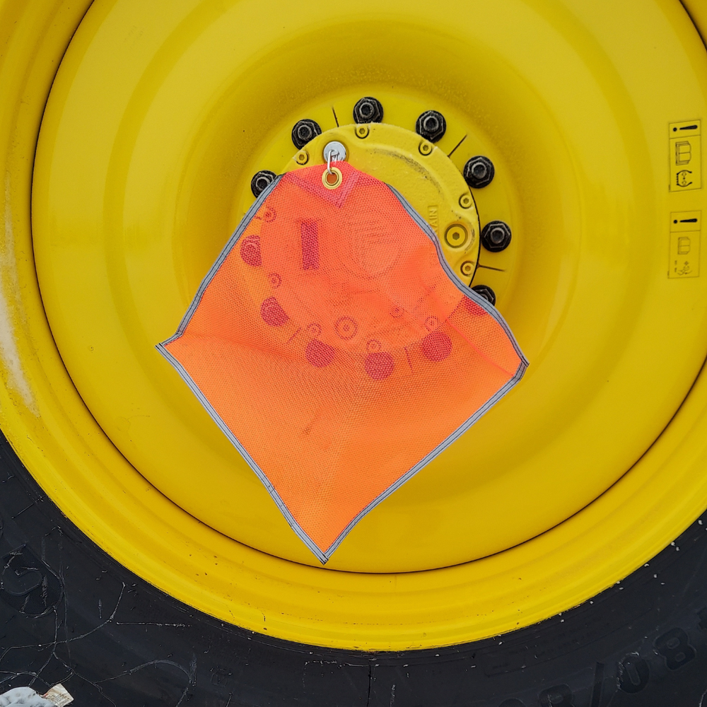 
                      
                        max duty truck saety flag in use with a flag mag with quick link on farm equipment
                      
                    